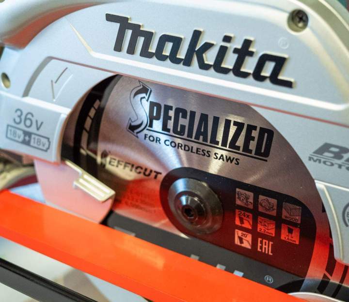 Nous vendons des machines à bois d'atelier pour les professionnels exigeants.